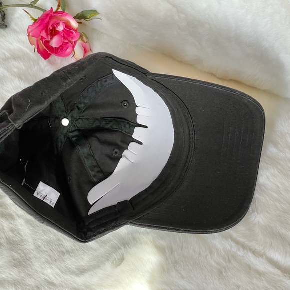 New with tags FRIENDS HAT adjustable. Black with multicolored writing. Unisex - Picture 4 of 5